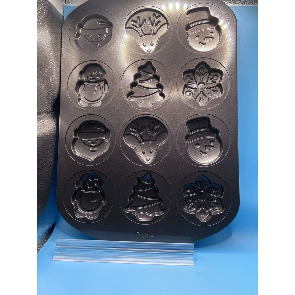 Wilton Christmas pan-6 designs